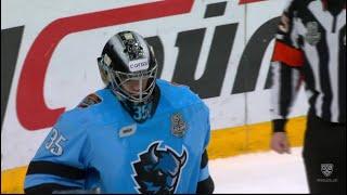 Колосов тащит бросок в упор / Kolosov makes huge glove save