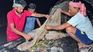 হেড়োভাঙ্গা নদীর চরে একঘেয়ে জাল টেনে,চিংড়ি মাছ ধরলাম Night net fishing!!!