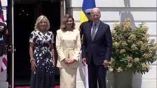 Ukraine's first lady visits White House, receives award