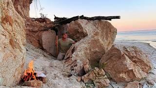 Building a Stone Shelter Bushcraft | Island Cozy and Warm | Construction in Stone and Clay Bushcraft