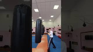 Как бить боковой удар без замаха #бокс #спорт #boxing