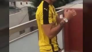 Meninos dançando brega funk 