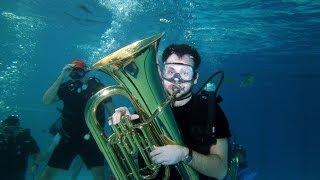 Orchestra under water "Gelicon" Kemerovo. Аквадуховой оркестр "Геликон" Кемерово