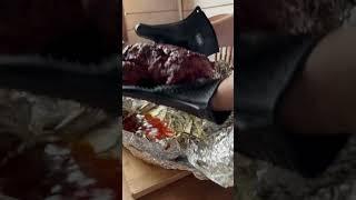 Рваная свинина на угольном гриле Weber #барбекю #гриль #pulledpork #webergrill