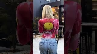 Hande Sarıoğlu arkadan kot pantolon