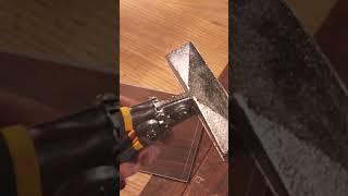 How to snap small slivers of vinyl flooring.