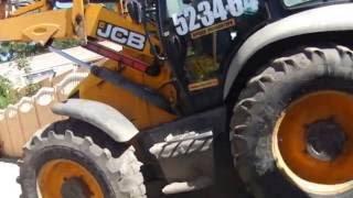 Ювелирная работа тракториста на JCB 4CX в стесненных условиях - steh39.ru