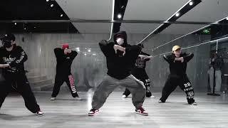 Group Hip Hop Dance Top/Basic Hip Hop Dance Movements/Alexander A