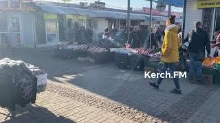 Рыба, мандарины и лаврушка: пройти на рынок Керчи без вони невозможно