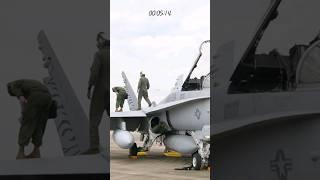 Überprüfung des Lufteinlasses eines Hornet-Jägers