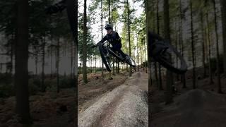 Throwing shapes  #mountainbike #mtb #cycling #bicycle #bike #downhill #dh #enduro #freeride