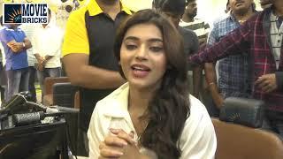 Actress Yamini Bhaskar Inaugurates BeYou Salon At Narsaraopet | Yamini Bhaskar  | Movie Bricks