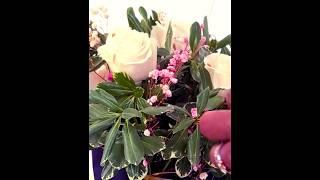 Pale Roses/Gold Center Piece #artfloral #floralfashion #hauzbeauty*