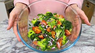 Few people know this recipe! Tasty salad with broccoli, tomatoes and green beans.