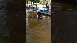 Davi e Isabela tomando banho no Igarapé #Passeio #Natureza  #Diversão #Familia #Filhos #shorts (2)