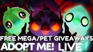 Gave away Mega Halloween Pet Live & Opening  EVIL CHICK BOX!  with @CookieCutter   in Adopt Me!