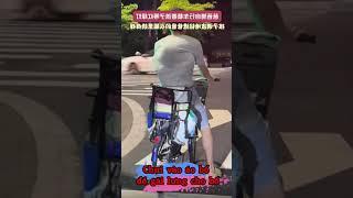 Chui vào áo bố để gãi lưng cho bố