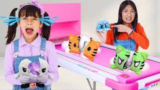 Wendy and Ellie Build a Doll Claw Machine Mystery Adventure