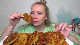 МУКБАНГ ДРАНИКИ из КАРТОШКИ///ДЕРУНЫ///Mukbang домашняя еда на камеру///не АСМР.