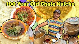 Delhi ke Sabse famous 100 year Old Lotan ke spicy Chole Kulche 