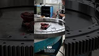 Installing seals for slewing bearings #slewingbearing #bearing #factory #equipment #metalshop  #gear