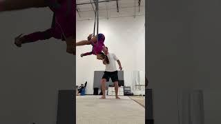 Aerial straps training ( Roll Up )