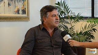 Vereador Alexandre Peres da entrevista para TV Exemplo