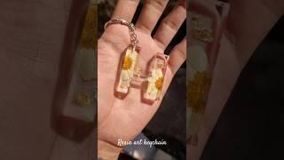 HOW TO MAKE RESIN ART KEYCHAIN | RESIN ART KEYCHAIN KAISE BANAYE |RESIN ARTTUTORIAL#shorts#shortfeed