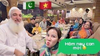 Dâu Việt mời đại gia đình chồng đi ăn hàng để thay đổi không khí Lấy chồng Pakistan 