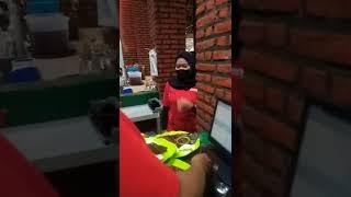 Pelayan semok sedul