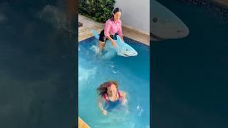 QUEM FEZ XIXI NA  PISCINA