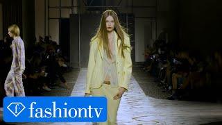 Versace S/S 2025: Eine freudige Rückkehr zu den Wurzeln | FashionTV | FTV