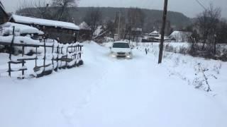 Kyron в горку по снегу. Честный 4WD