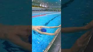 Как побороть страх воды НАВСЕГДА. Часть - 4 #born4swim #школаплавания #shorts #страхводы