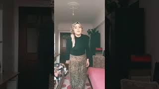 Türbanlı Arabada beş evde onbeş istiyor