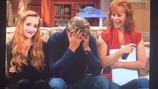 Melissa Peterman Is funny but Reba’s face