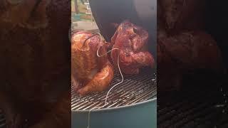 Курица на банке с пивом на угольном гриле Weber