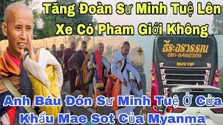 Sáng Nai Sư Minh Tuệ Đi Xe Tới Cửa Khẩu Mae Sot Đi Tới Myanma