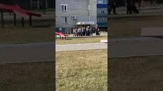 Символизм. В Усть-Куте детсадовцев гоняют репетируя строевой шаг около вывески «мясо».