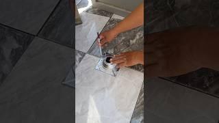 A dry and clean surface? The secret is in the way the drain is installed!