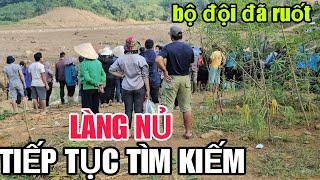 BỘ ĐỘI ĐÃ RUỐT Làng nủ vẫn tìm kiếm nạn nhân còn sót lại