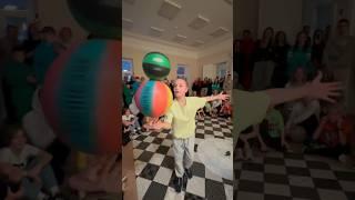 Малой крутит два мяча и срывает овации  #dimavasilov#язакрутил #freestyle#basketball #большойполет