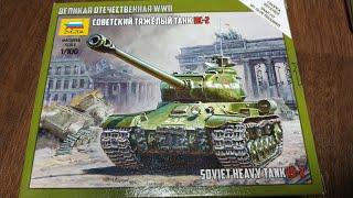 Zvezda Soviet Heavy Tank IS-2  1/100