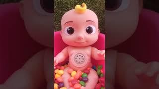 CUTE JJ's SAYING PAPA WHILE IN THE BATHTUB WITH M&MS CANDY #mnm #shorts #viral #youtubeshorts