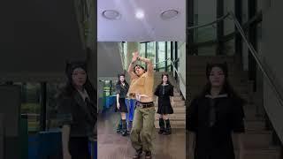 OMG Jhope Illit dancing to Killin it Girl 