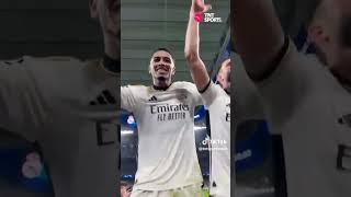 احتفالات لاعبي ريال مدريد مع الجماهير بعد اقصاء بايرن ميونخ والتأهل لنهائي دوري الابطال