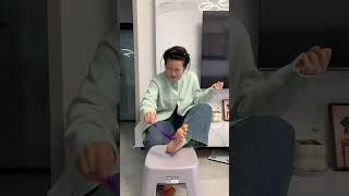 我一点都不怕挠脚心！ 逗你一笑烦恼忘掉 看一遍笑一遍 笑到肚子疼 挠痒痒 看完不笑算我输