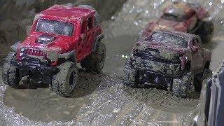 Hot Wheels Mud Track Off Road Battle Tournament Race\Carros off-road Hot Wheels na corrida de lama