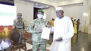 Mali: Junta leader Assimi Goita receives draft constitution | Africanews