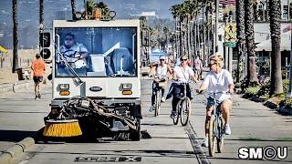 𝗖𝗟𝗘𝗔𝗡𝗨𝗣 𝗜𝗡 𝗣𝗥𝗢𝗚𝗥𝗘𝗦𝗦: Santa Monica Crews Clean the Beach with Heavy Equipment